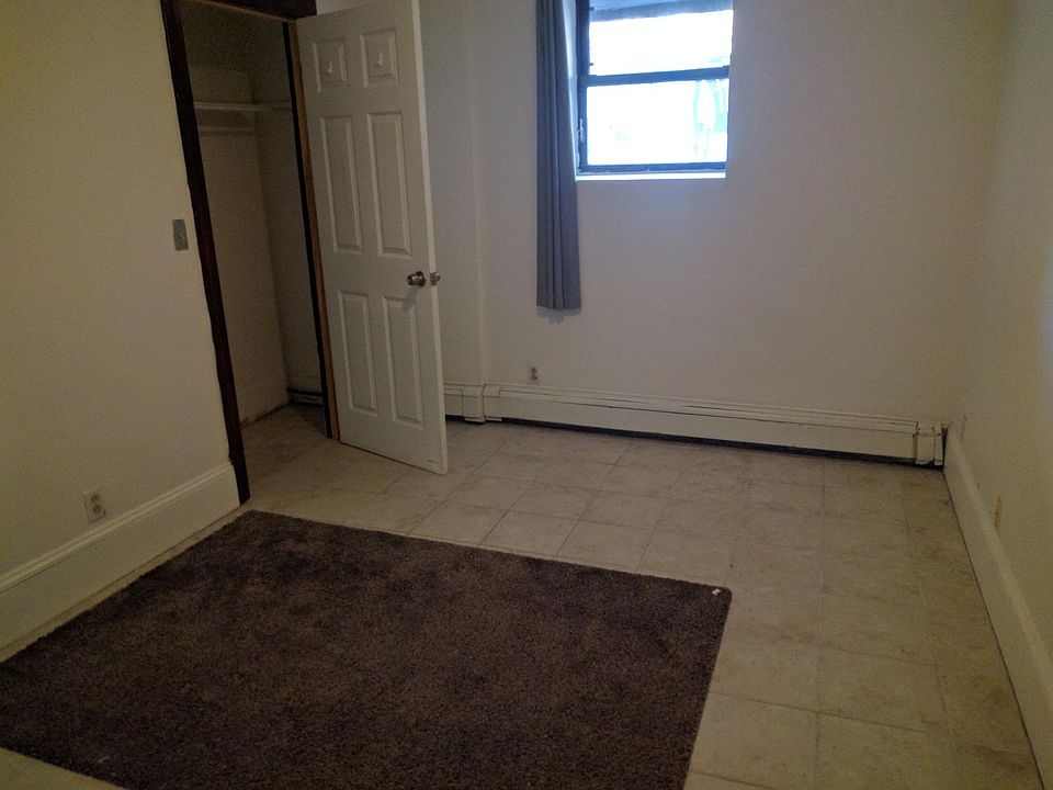 2nd image of 132 Chiswick Rd #30