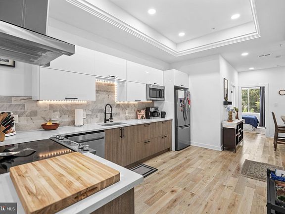 4th image of 2808 W Master St #2