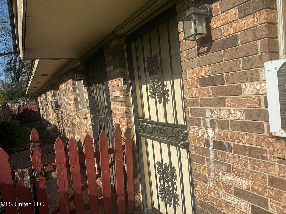 2nd image of 1220 Plymouth Heights Blvd