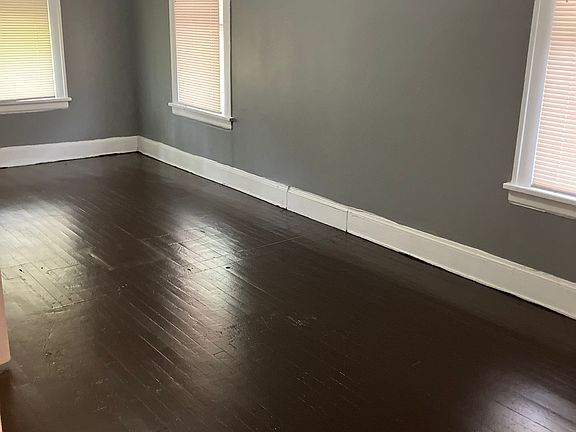 5th image of 13702 McElhattan Ave #2