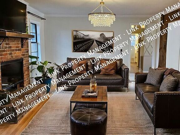 3rd image of 9328 Berkshire Cir