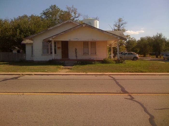 2nd image of 219 W Strother Ave
