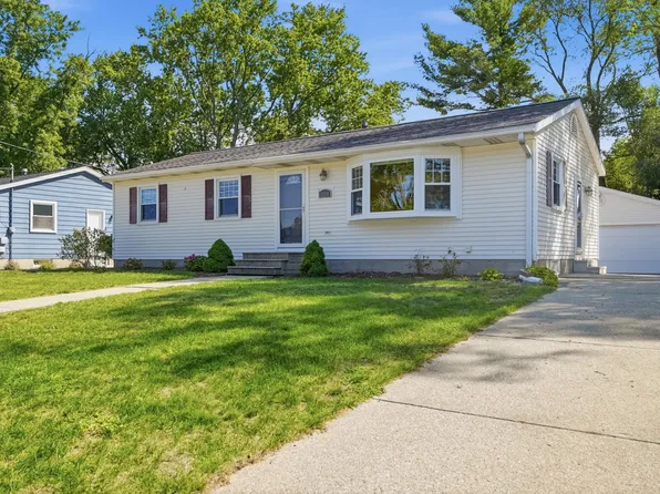 1710 S Hopkins St, Grand Haven, MI 49417