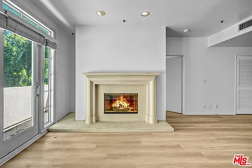 2222 N Beachwood Dr #302 Photo 1