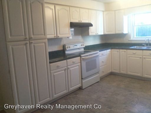 4th image of 737 Lanoir St