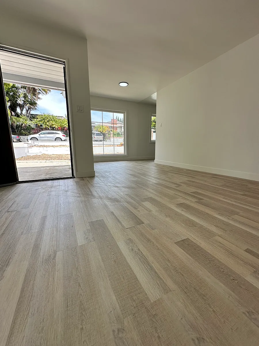 Building Photo - 1544 Ruhland Ave