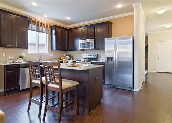 4th image of 408 Sandy Creek Dr