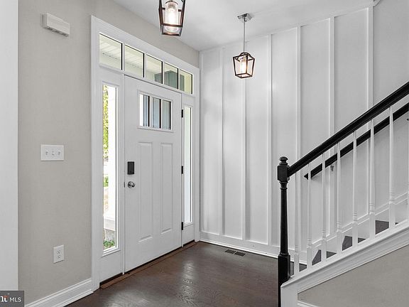 3rd image of 516 Coates Ln