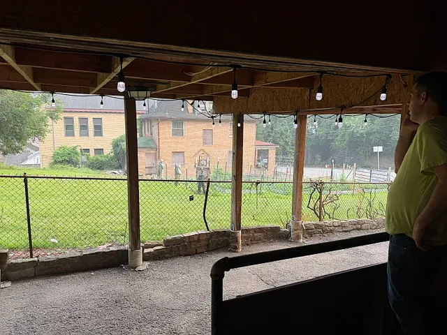 7 bed, 2492 sqft, $800 — Photo 3