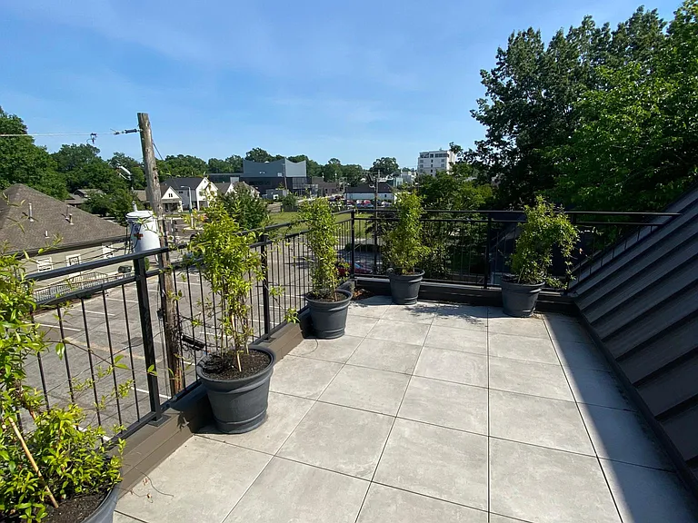 2119 Jefferson Ave — Photo 2