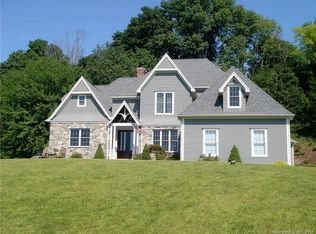 5 Wentworth Dr, Newtown, CT 06470