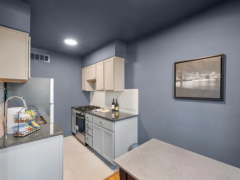 441 E Town St #210 — Photo 9
