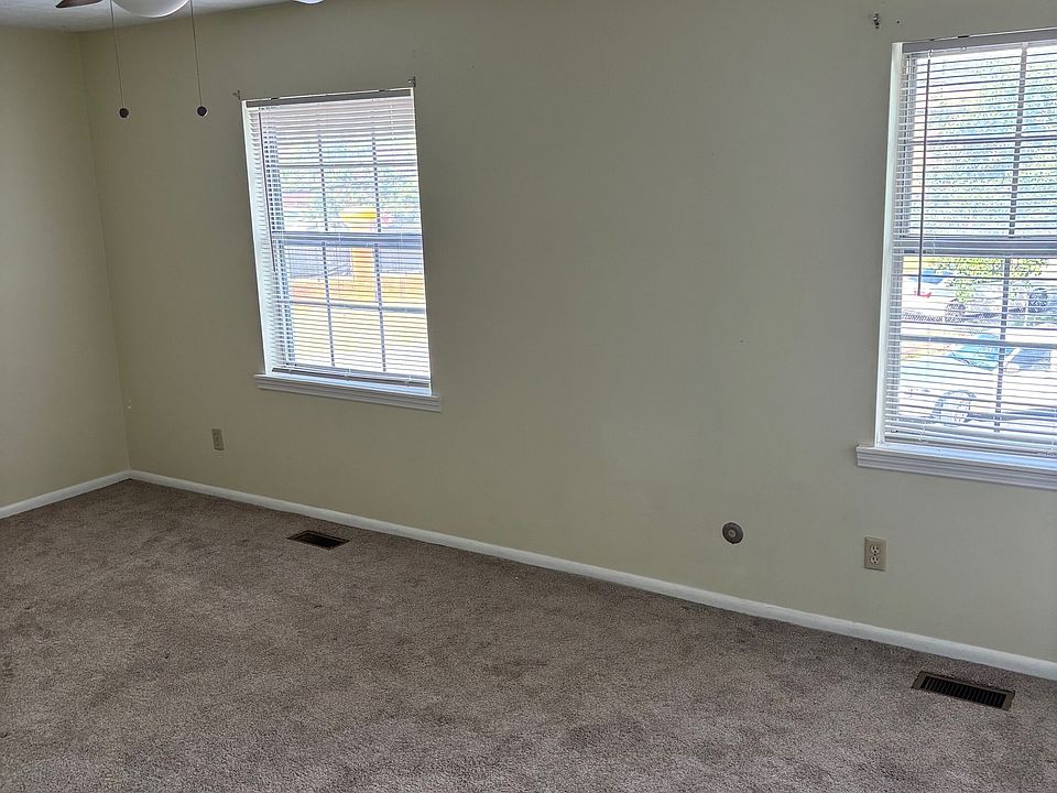 2nd image of 303 E Lee St