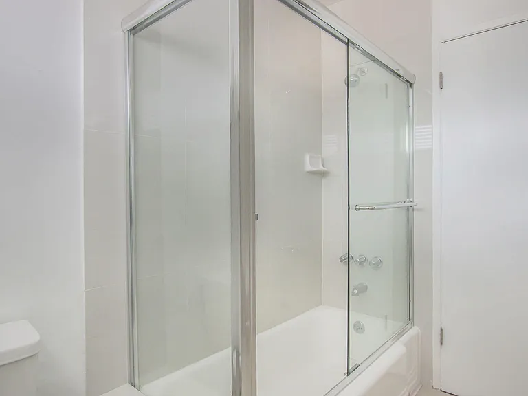 320 N La Peer Drive — Photo 11