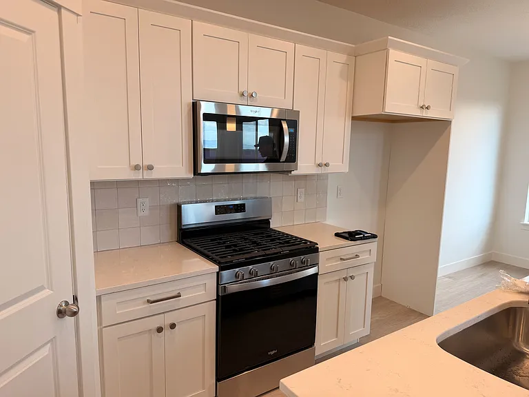 S Acacia Dr — Photo 3