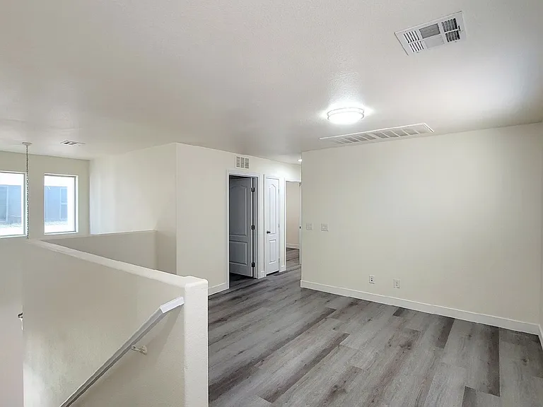 8518 Genesee Ct — Photo 20