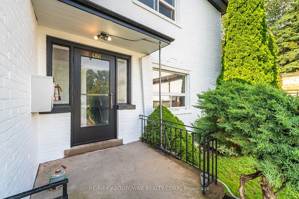Building Photo - 486 Holtby Ave #3