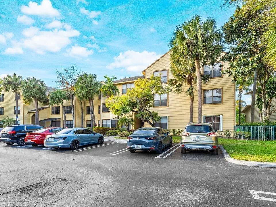 2305 N Congress Ave #18