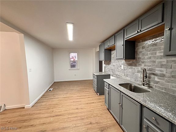 3rd image of 338 17th St