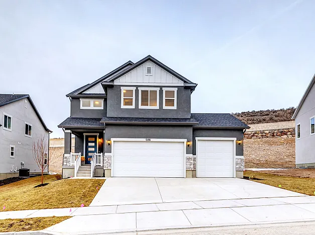 586 N Hill View Dr — Photo 1
