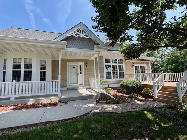 14133 W Linfield DRIVE, New Berlin, WI 53151
