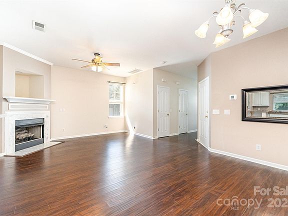 5th image of 16659 Commons Creek Dr