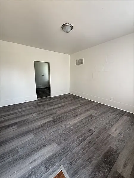 3 bed, 2.0 bath, 1300 sqft, $1,400 — Photo 2