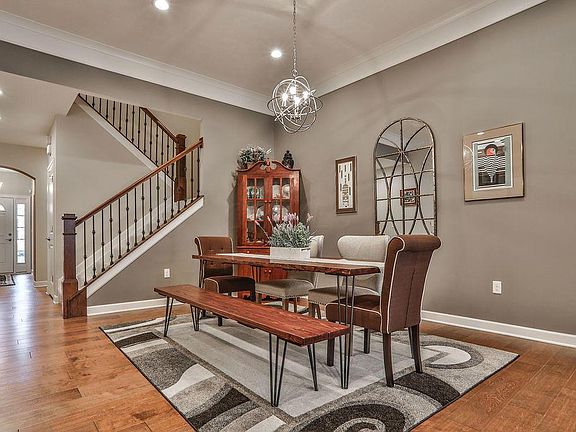 5th image of 4553 Newport Loop E