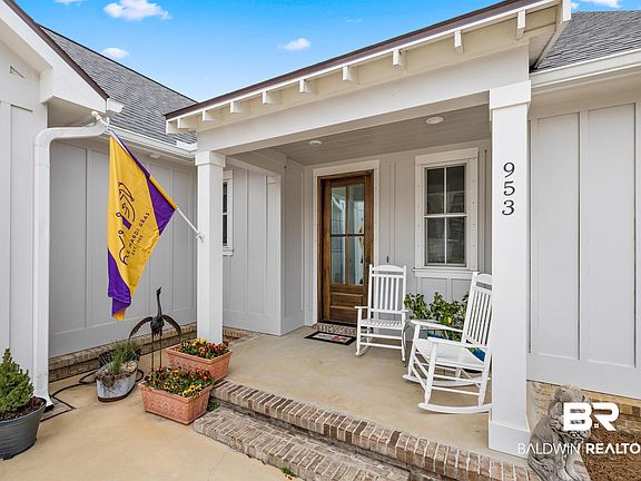 3rd image of 953 Hibiscus Way