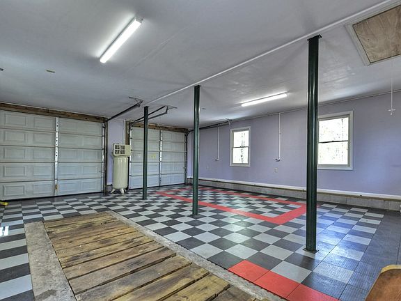 4th image of 627 Newport Dr