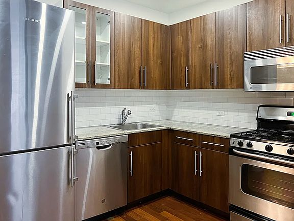 2nd image of 1 Wall Street Ct Penthouse 5
