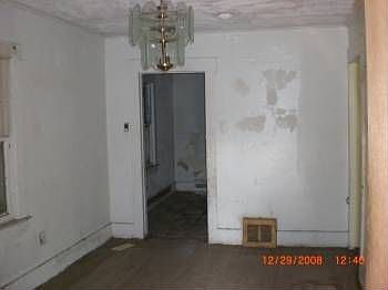 3rd image of 328 W Wilson Ave