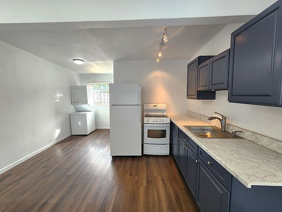 3rd image of 1618 W Gardenia Dr #B