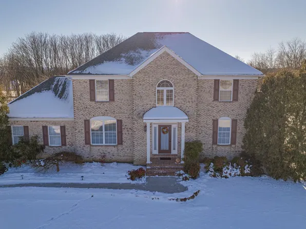 423 Apple Cross Rd, Harpers Ferry, WV 25425