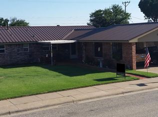 1306 5th St, Shallowater, TX 79363