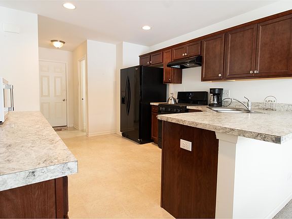 3rd image of 270 Wildmeadow Ln
