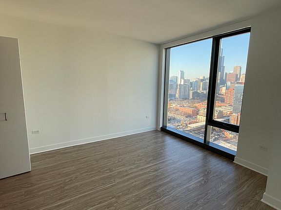 2nd image of 1330 S Michigan Ave #2002