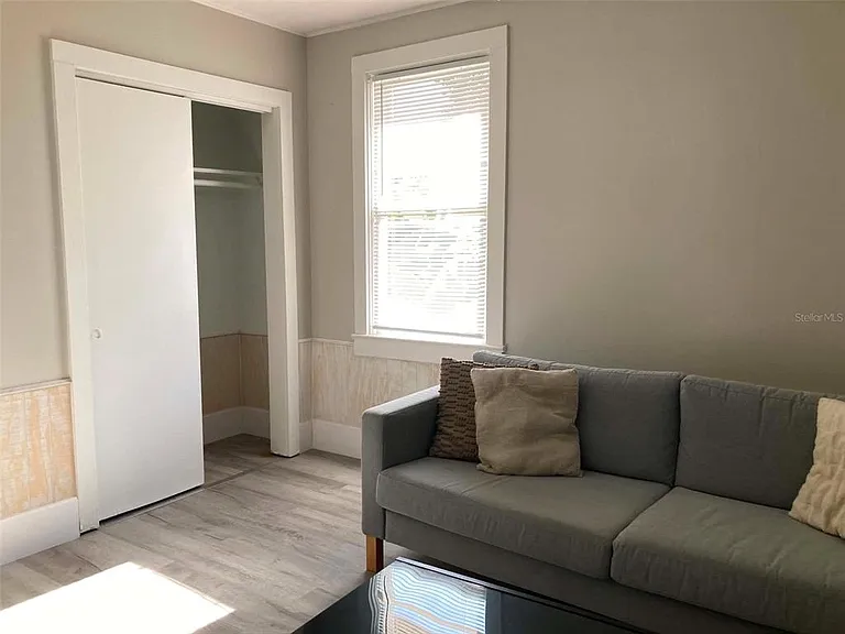 31 W Oakwood St #2 — Photo 5