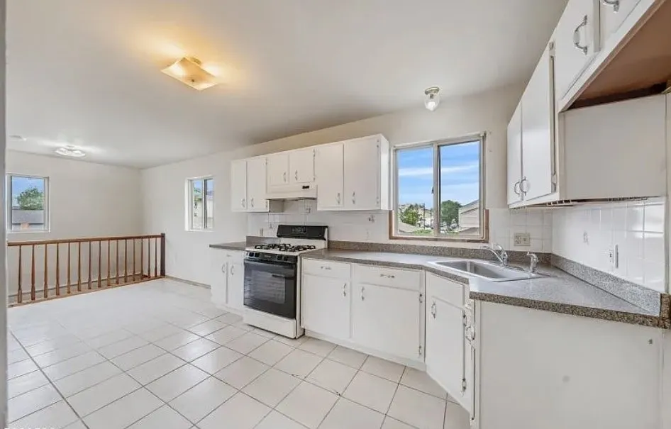 2 bed, 1000 sqft, $2,400 — Photo 2