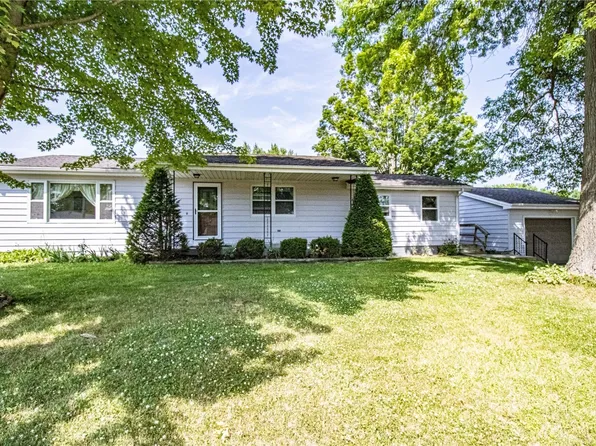 1006 E Main St, Anamosa, IA 52205