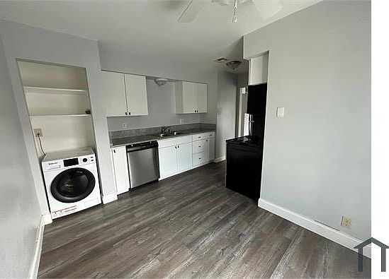 3rd image of 1124 Helm Ave #F