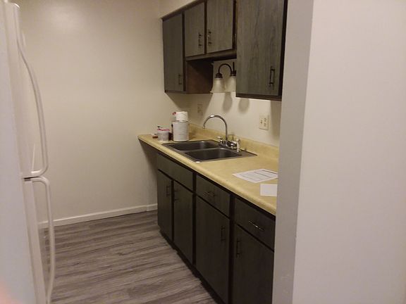 2nd image of 1373 Trade Sq W