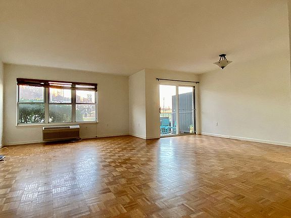 3rd image of 1111 River Rd APT D1