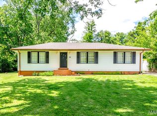 50 Oakwood Ln, Saint Louis, MO 63129
