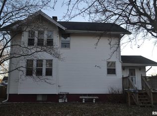 945 E Noleman St, Centralia, IL 62801