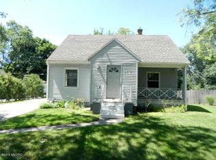317 Maple St, Spring Lake, MI 49456