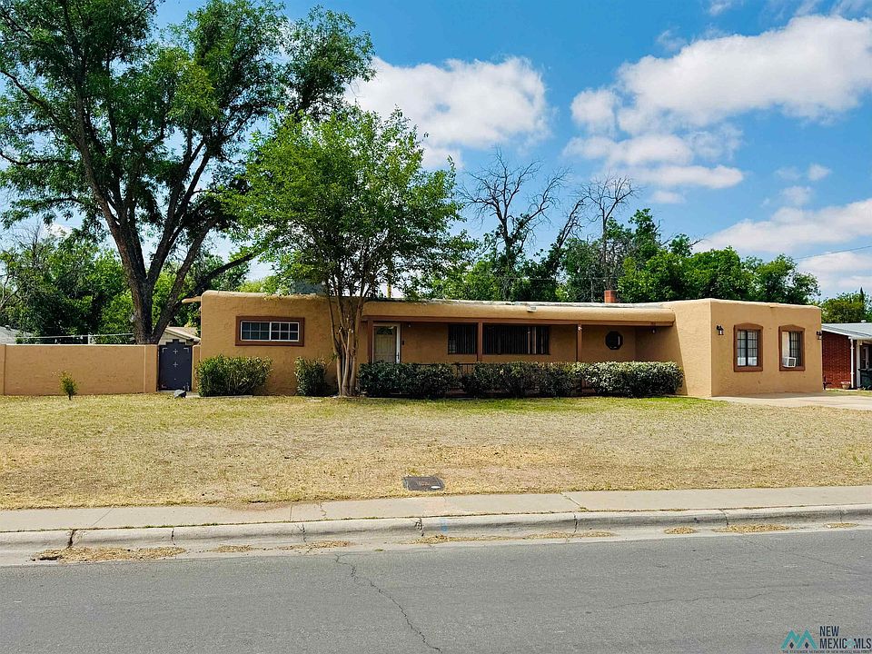 1st image of 1421 N Country Club Cir