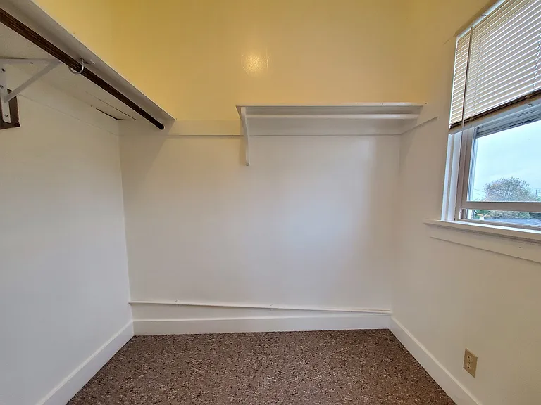 435 Henderson St #4 — Photo 8
