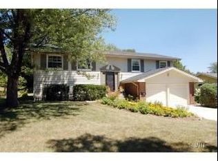 21W724 Huntington Rd, Glen Ellyn, IL 60137