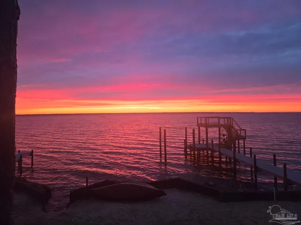 889 Dolphin Rd, Milton, FL 32583